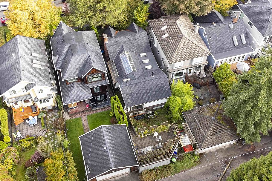 4564 W 11th Avenue Vancouver, BC - 22