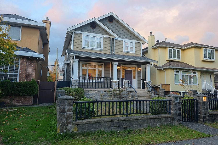 2745 W 19th Avenue Vancouver, BC - 1