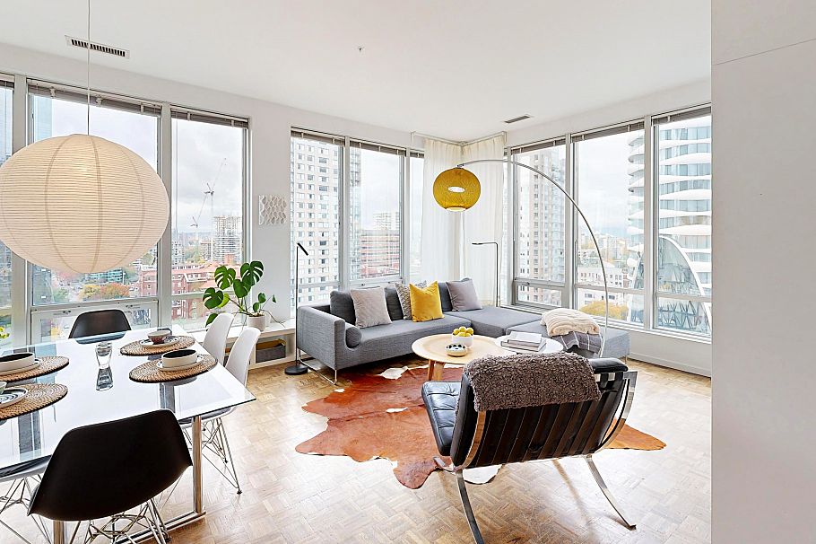 1207 989 Nelson Street Vancouver, BC - 1