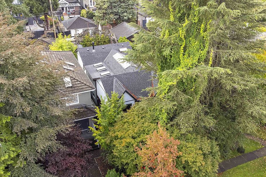 4564 W 11th Avenue Vancouver, BC - 27