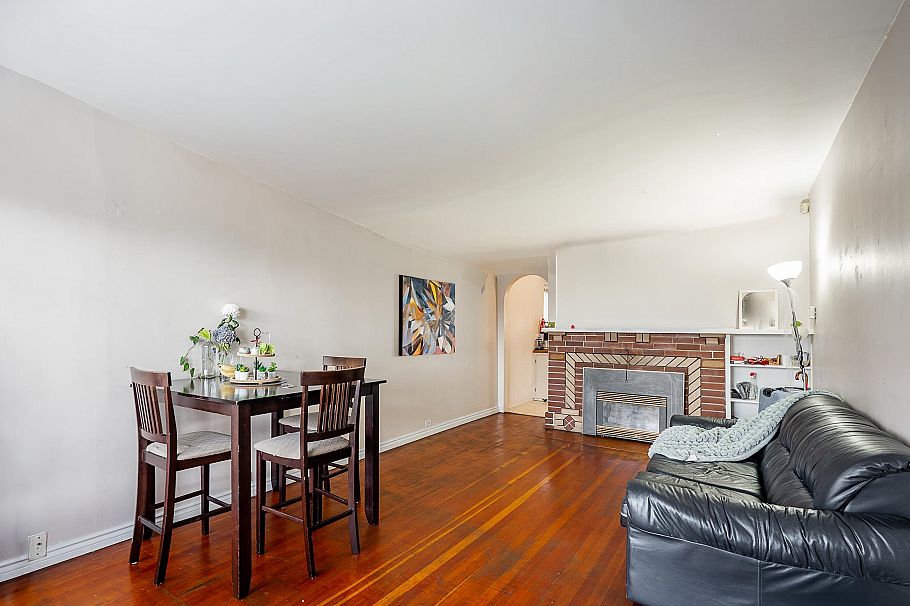 869 W 60th Avenue Vancouver, BC - 2