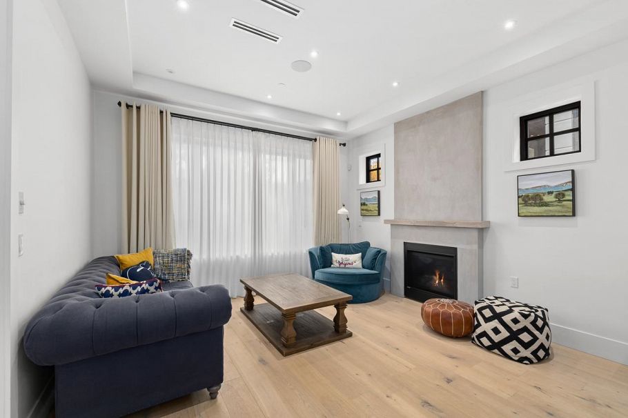 3363 W 15th Avenue Vancouver, BC - 5