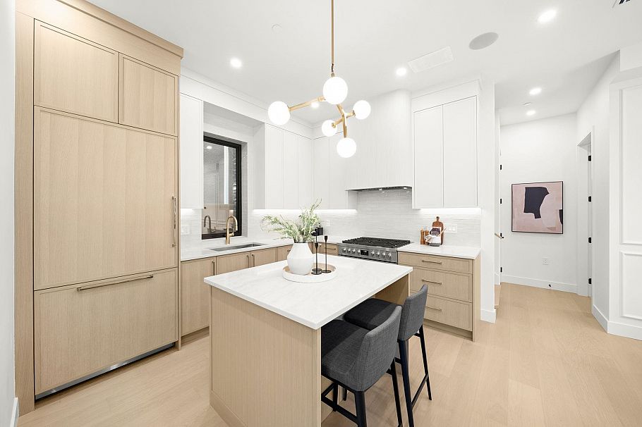 1095 E 14th Avenue Vancouver, BC - 11