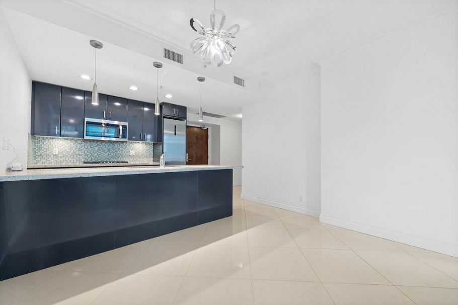 403 162 Victory Ship Way North Vancouver, BC - 9