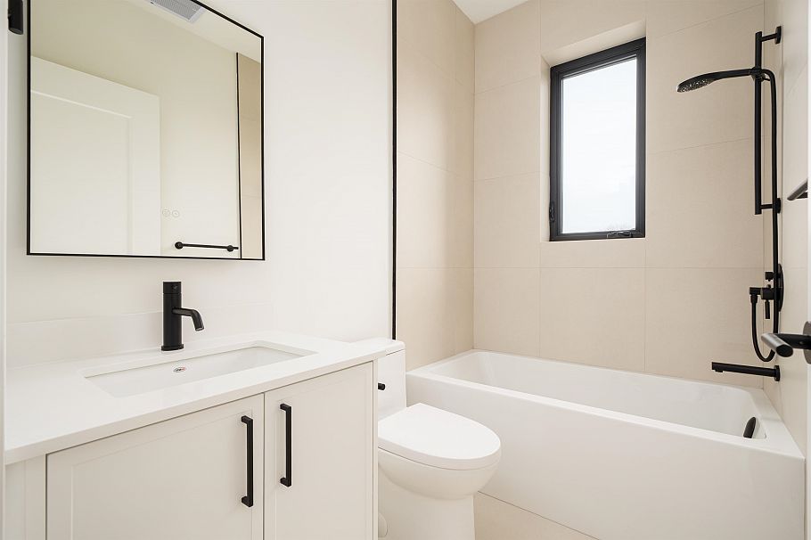 8088 Laurel Street Vancouver, BC - 12