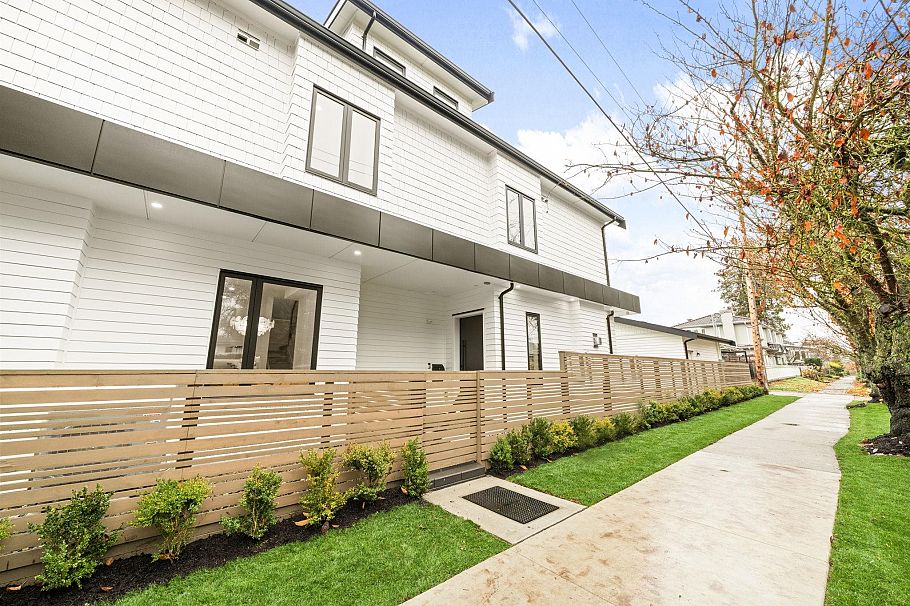 2965 Glen Drive Vancouver, BC - 28