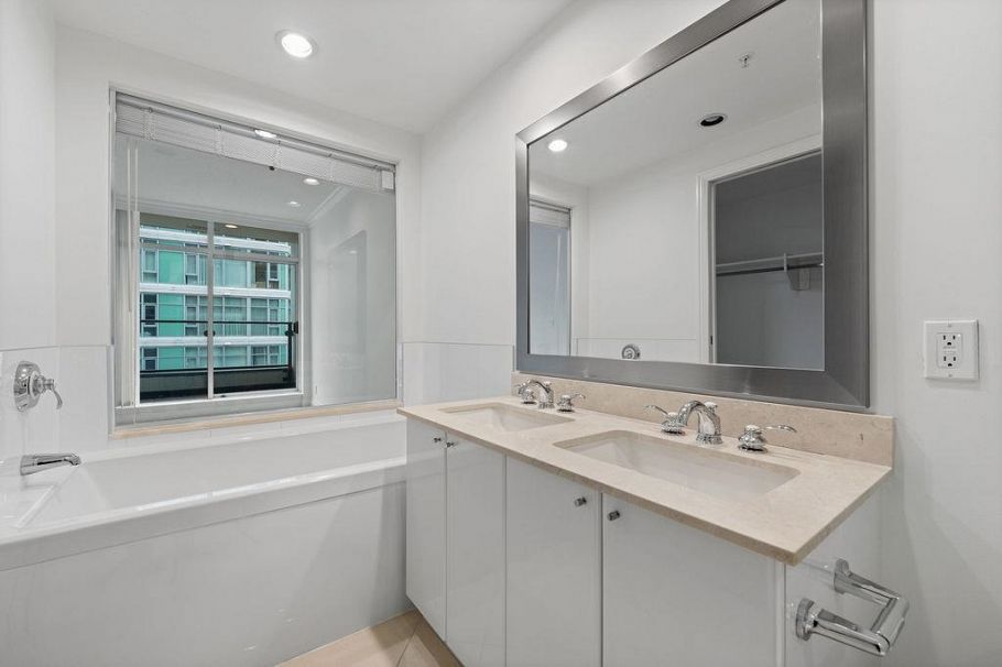 403 162 Victory Ship Way North Vancouver, BC - 31