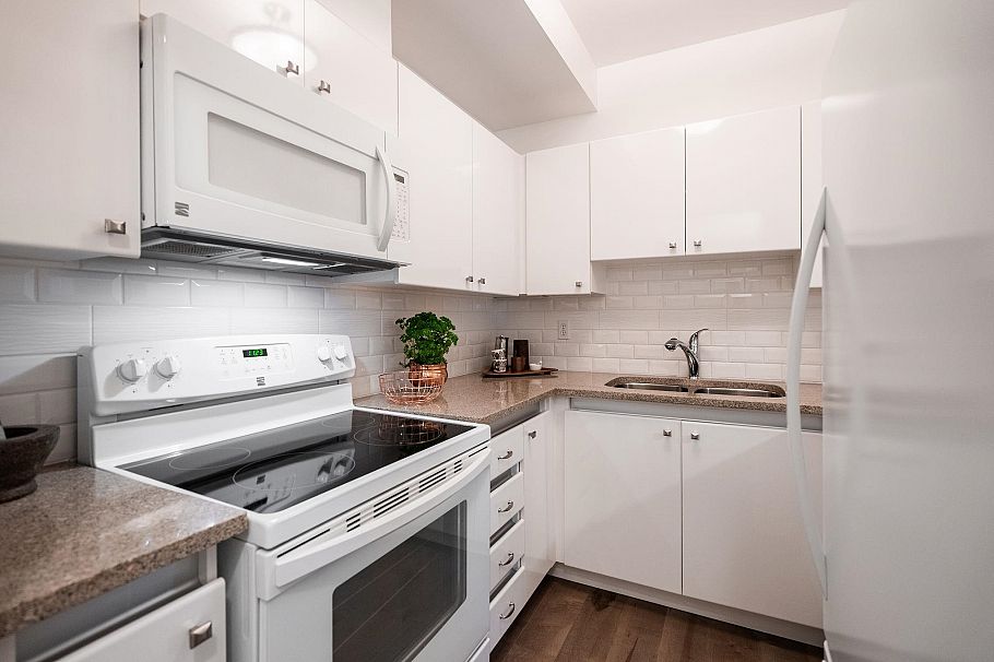 304 1928 Nelson Street Vancouver, BC - 13