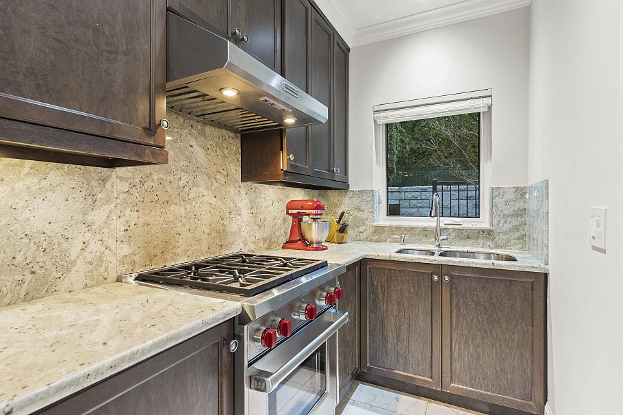 4578 Puget Drive Vancouver, BC - 21