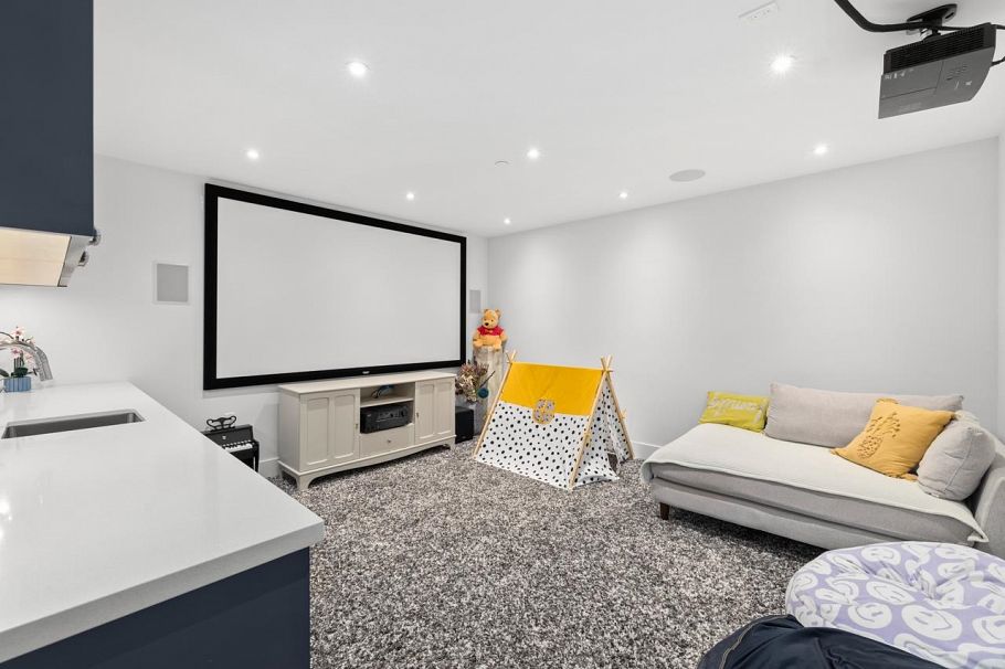 3363 W 15th Avenue Vancouver, BC - 33