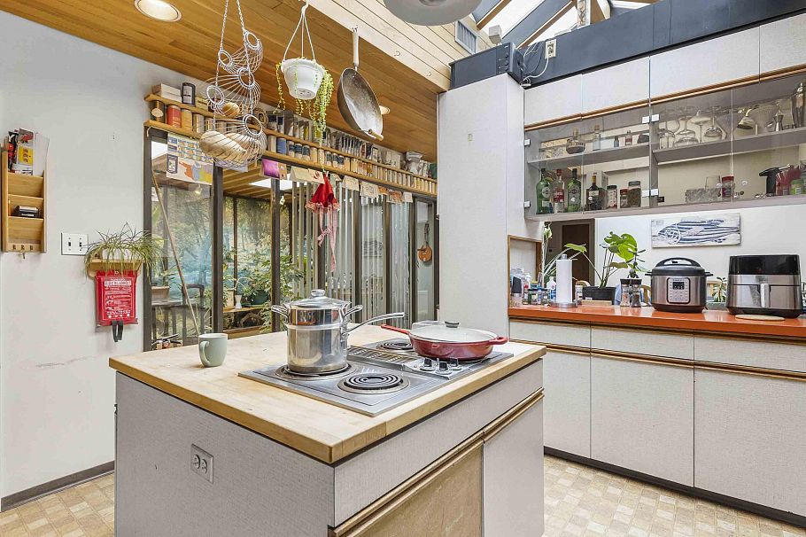 4564 W 11th Avenue Vancouver, BC - 11