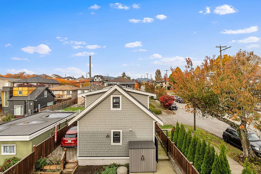 2699 E 7th Avenue Vancouver, BC - 21