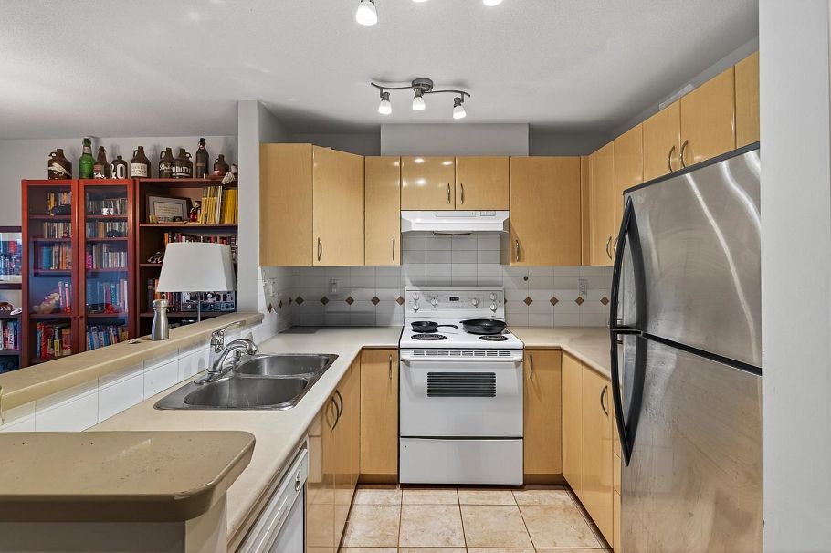 106 2983 W 4th Avenue Vancouver, BC - 9