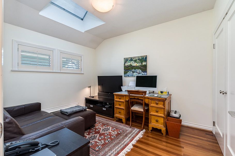 2352 W 7th Avenue Vancouver, BC - 25