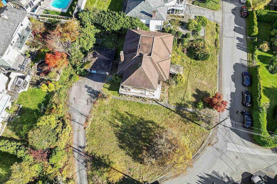 404 Somerset Street North Vancouver, BC - 8