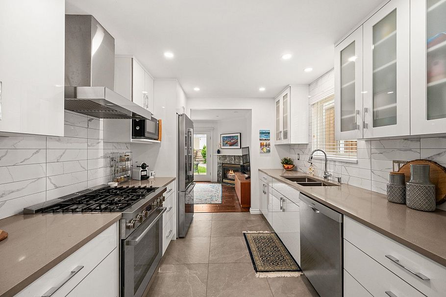 262 E 10th Street North Vancouver, BC - 13