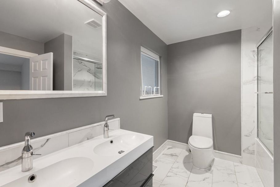 271 Montroyal Boulevard North Vancouver, BC - 13