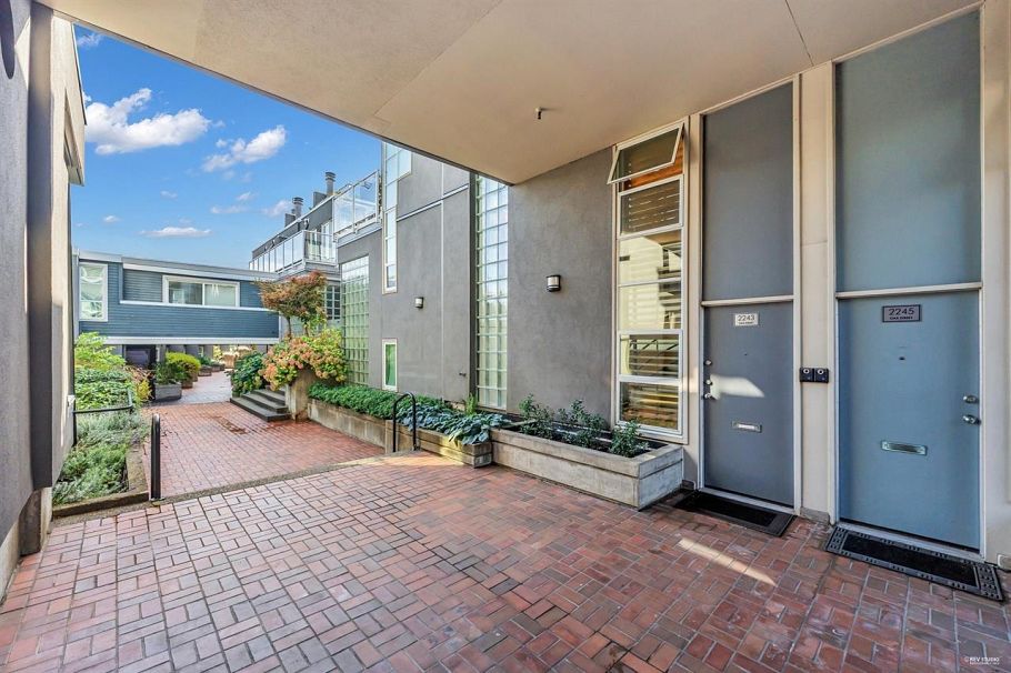 2243 Oak Street Vancouver, BC - 35