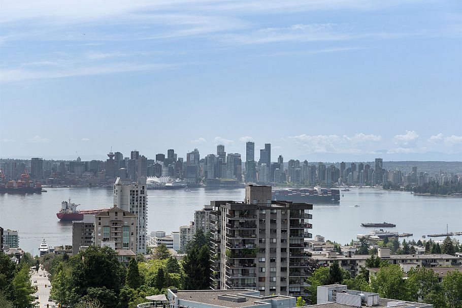 1004 135 E 13th Street North Vancouver, BC - 3