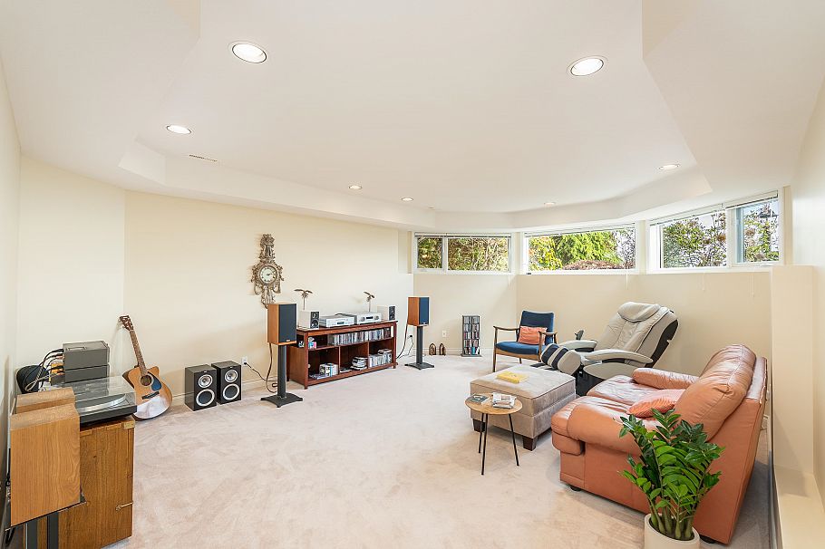 4153 Quarry Court North Vancouver, BC - 32