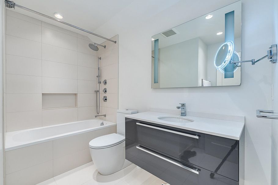 2352 W 7th Avenue Vancouver, BC - 24