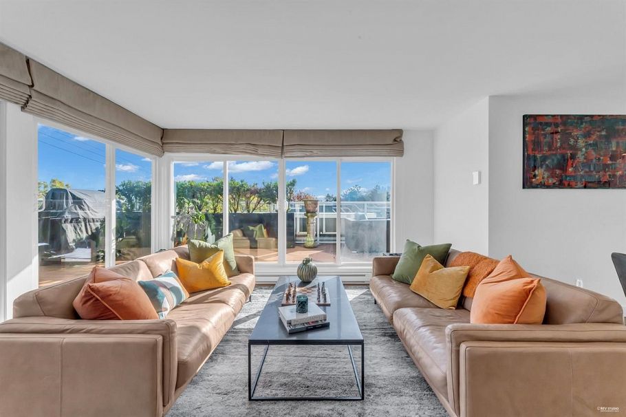 2243 Oak Street Vancouver, BC - 2