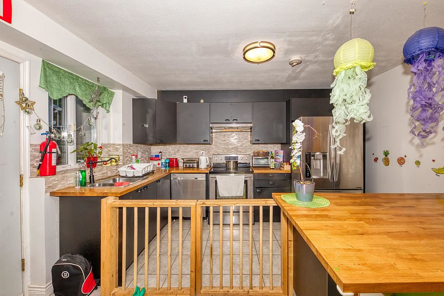 826 E 13th Street North Vancouver, BC - 31