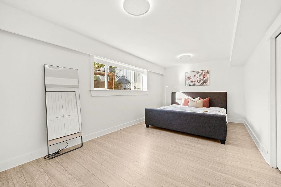 463 Beachview Drive North Vancouver, BC - 28