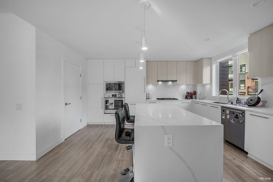 247 2035 Glenaire Drive North Vancouver, BC - 3