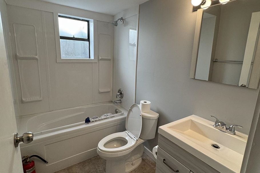 1346 E 2nd Avenue Vancouver, BC - 26