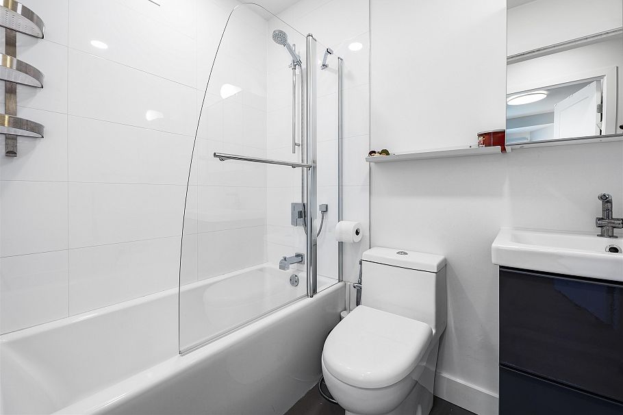 1287 W 15th Street North Vancouver, BC - 24