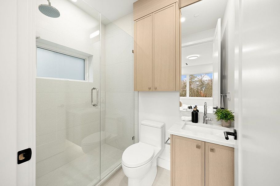 1095 E 14th Avenue Vancouver, BC - 25