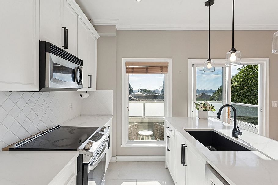 333 E Keith Road North Vancouver, BC - 8