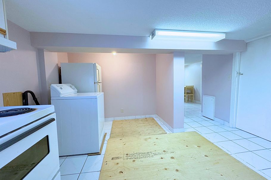 2168 Renfrew Street Vancouver, BC - 16