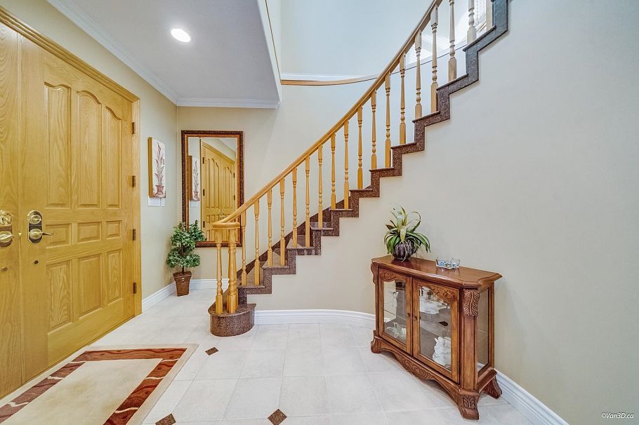 1627 E 34th Avenue Vancouver, BC - 2