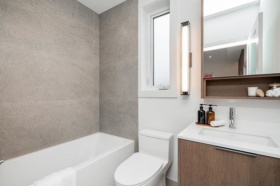 2462 Adanac Street Vancouver, BC - 17