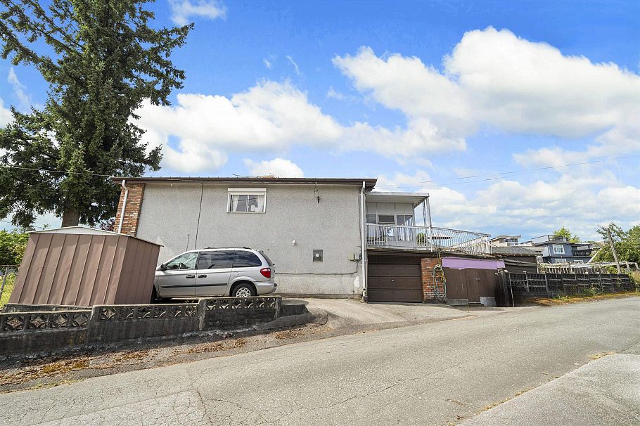 4561 Manor Street Vancouver, BC - 27