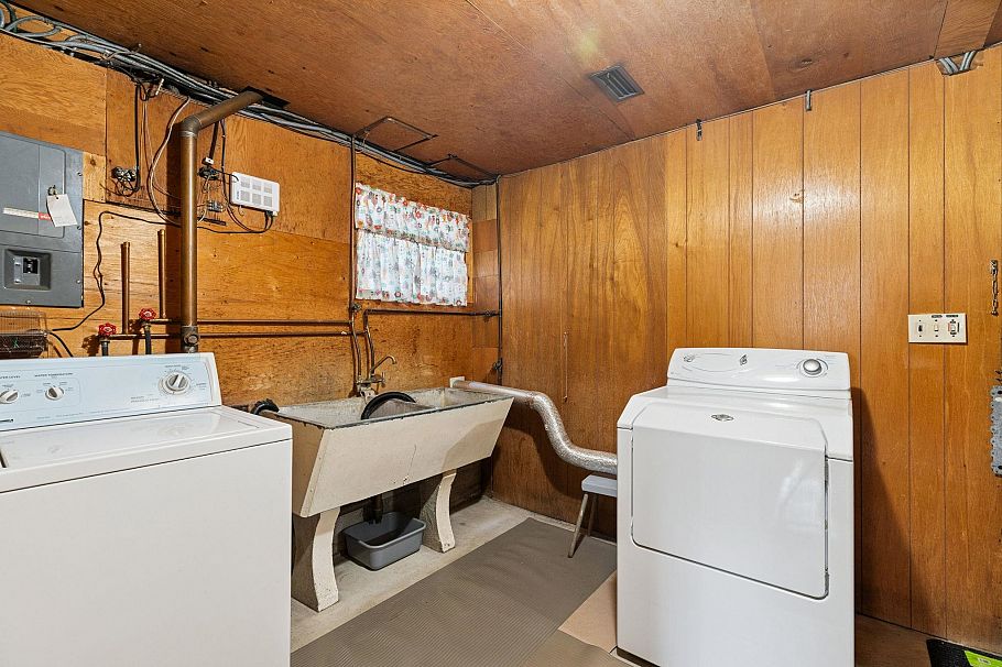 3129 E 23 Avenue Vancouver, BC - 26