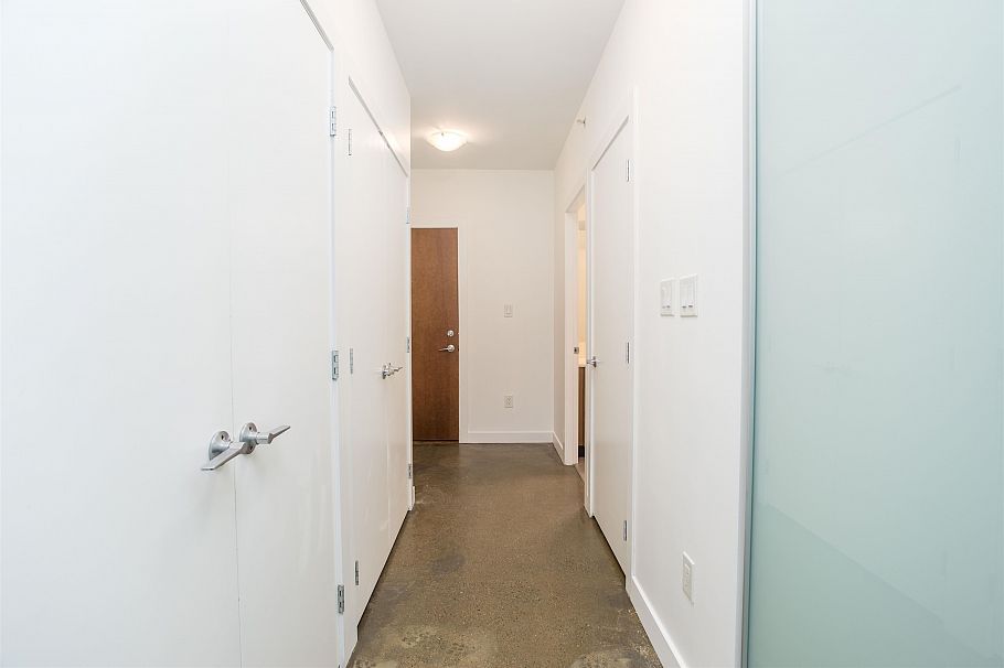 310 221 Union Street Vancouver, BC - 5