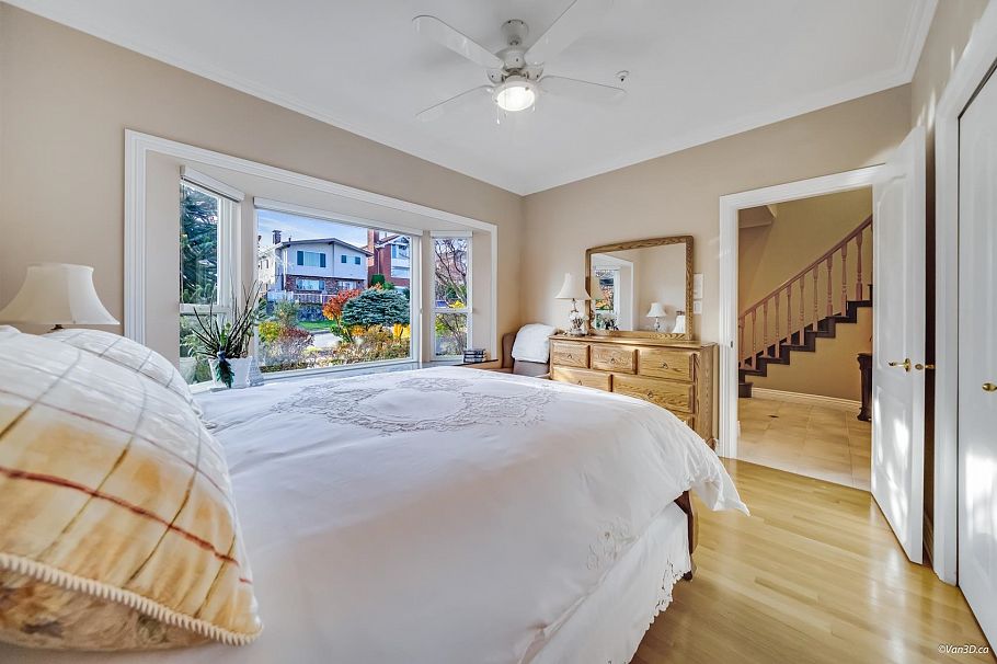 1627 E 34th Avenue Vancouver, BC - 5