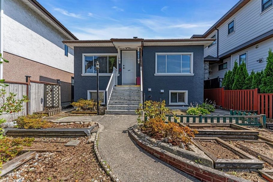 2168 Renfrew Street Vancouver, BC - 2