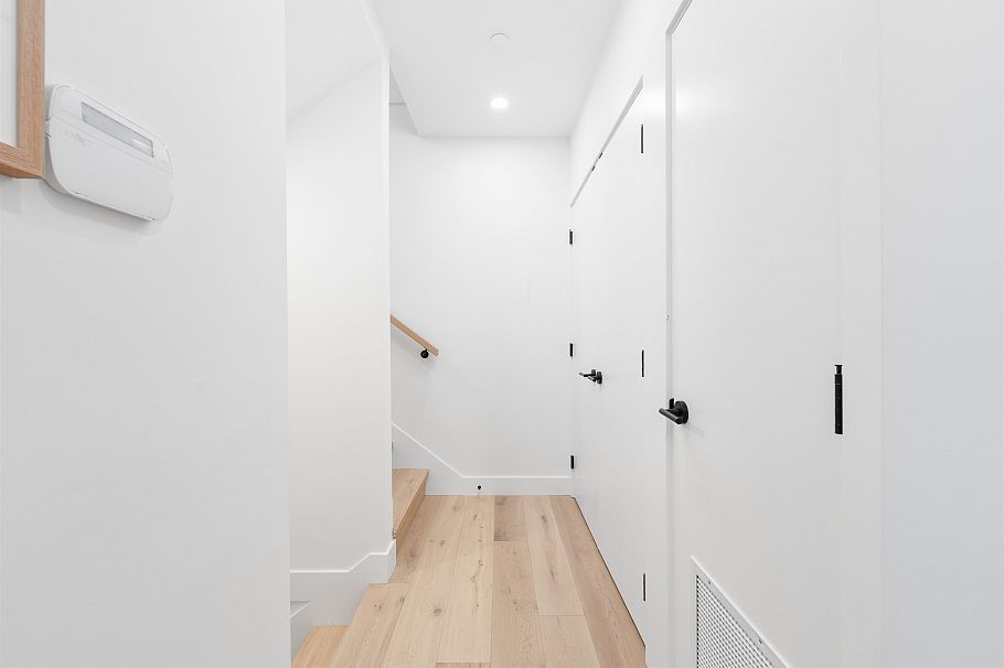 1 3118 Windsor Street Vancouver, BC - 23