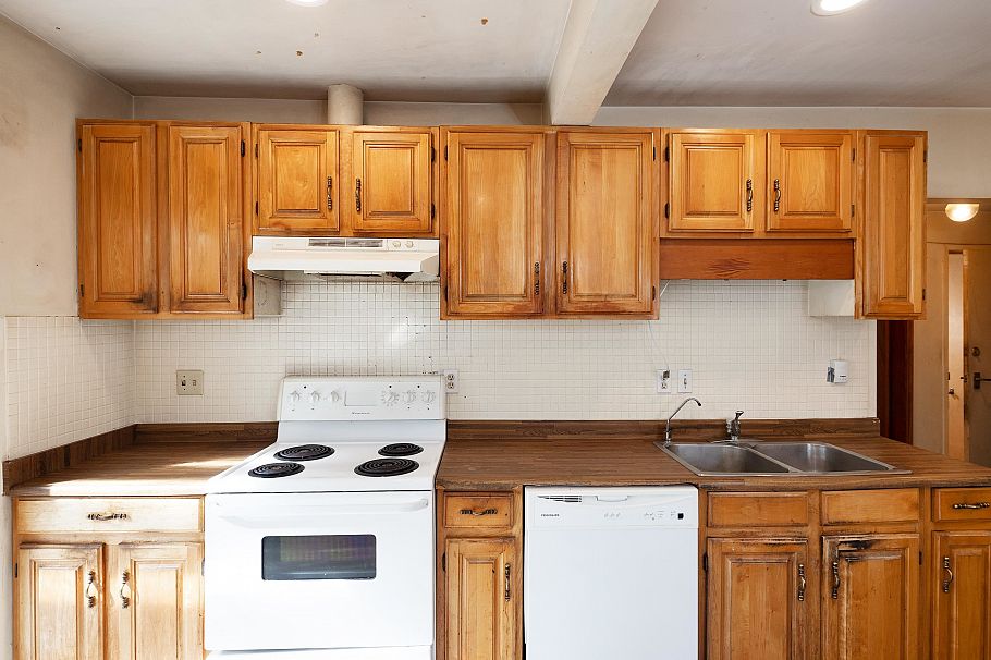 445 W Queens Road North Vancouver, BC - 16