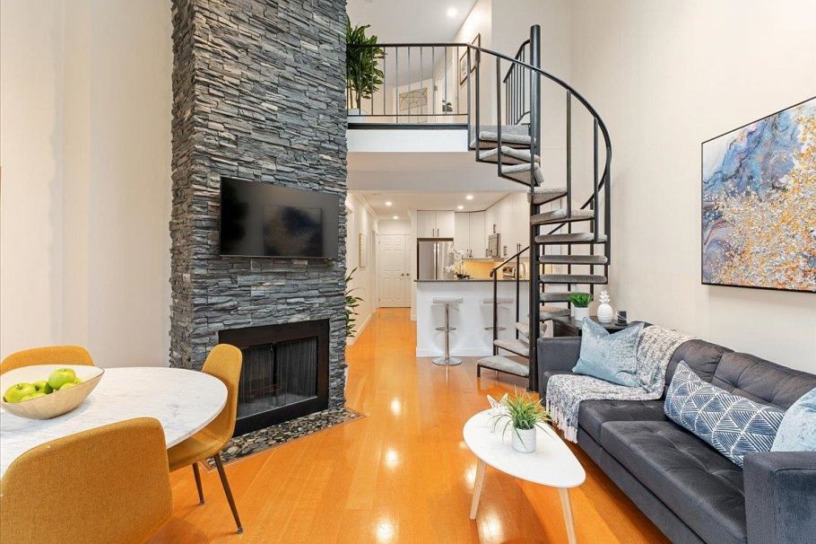 403 1274 Barclay Street Vancouver, BC - 3