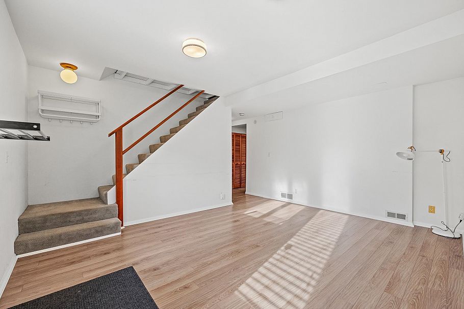 3576 W 17th Avenue Vancouver, BC - 18