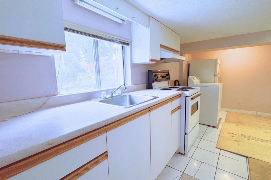 2168 Renfrew Street Vancouver, BC - 15