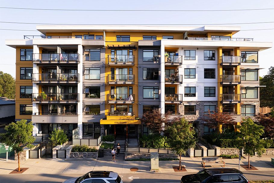 406 1519 Crown Street North Vancouver, BC - 26