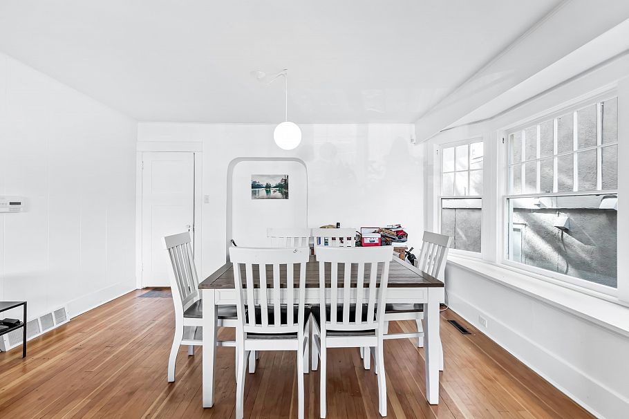 2846 W 8th Avenue Vancouver, BC - 8