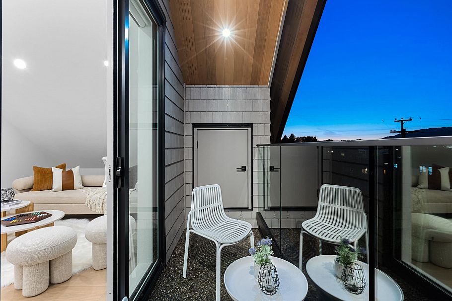 2 2435 Napier Street Vancouver, BC - 18