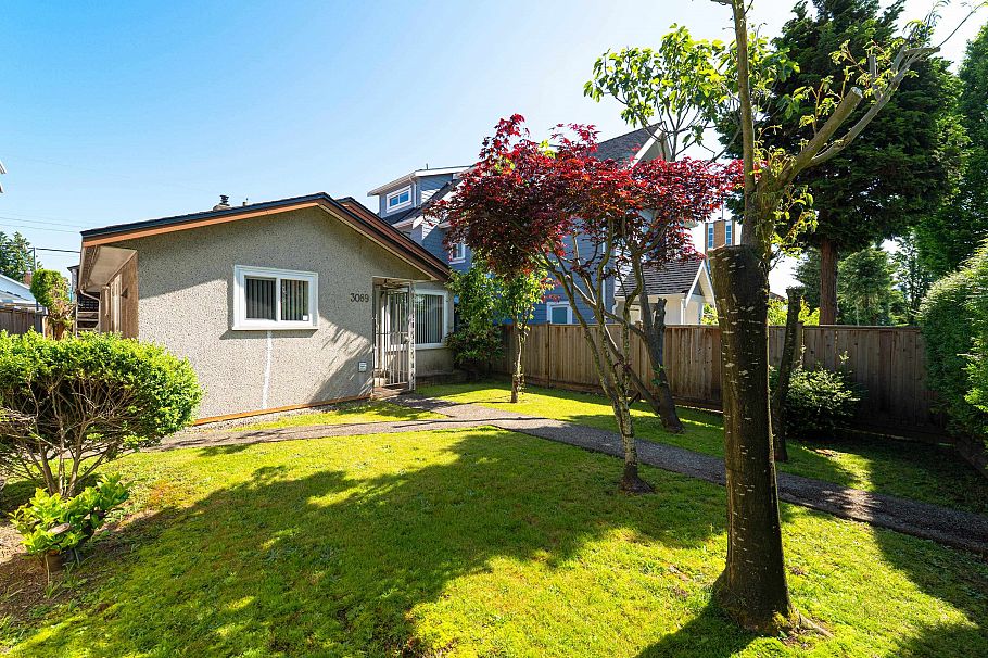 3089 E 1st Avenue Vancouver, BC - 2